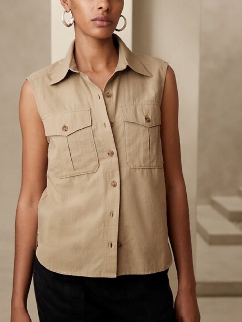 BANANA REPUBLIC sleeveless double Pocket Maverick tan button up shirt sz medium